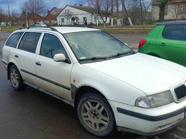 Белый Шкода Октавия, объемом двигателя 1.9 л и пробегом 330 тыс. км за 1800 $, фото 1 на Automoto.ua