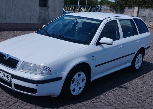 Белый Шкода Октавия, объемом двигателя 1.9 л и пробегом 420 тыс. км за 3500 $, фото 1 на Automoto.ua