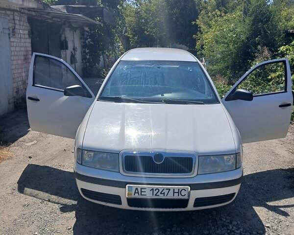 Белый Шкода Октавия, объемом двигателя 1.6 л и пробегом 325 тыс. км за 3500 $, фото 1 на Automoto.ua