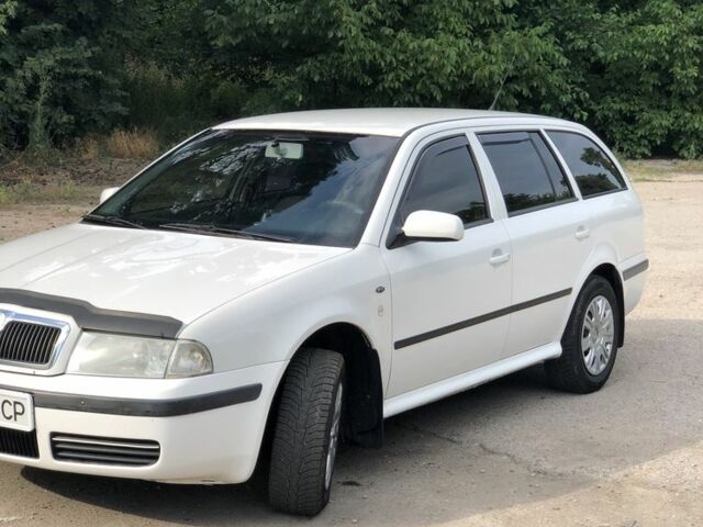 Білий Шкода Октавія, об'ємом двигуна 1.8 л та пробігом 380 тис. км за 4650 $, фото 1 на Automoto.ua