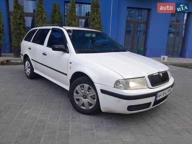 Белый Шкода Октавия, объемом двигателя 1.6 л и пробегом 340 тыс. км за 3700 $, фото 1 на Automoto.ua