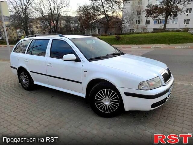 Білий Шкода Октавія, об'ємом двигуна 1.6 л та пробігом 200 тис. км за 3400 $, фото 1 на Automoto.ua
