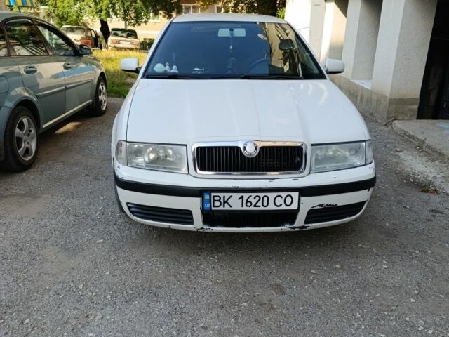 Белый Шкода Октавия, объемом двигателя 1.6 л и пробегом 276 тыс. км за 2850 $, фото 1 на Automoto.ua