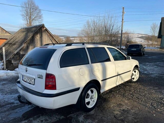 Белый Шкода Октавия, объемом двигателя 1 л и пробегом 220 тыс. км за 1650 $, фото 1 на Automoto.ua