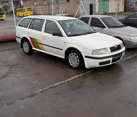 Білий Шкода Октавія, об'ємом двигуна 1.9 л та пробігом 1 тис. км за 2300 $, фото 1 на Automoto.ua