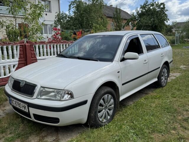 Белый Шкода Октавия, объемом двигателя 1.6 л и пробегом 240 тыс. км за 3402 $, фото 1 на Automoto.ua