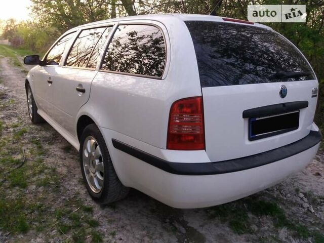 Білий Шкода Октавія, об'ємом двигуна 1.6 л та пробігом 179 тис. км за 4998 $, фото 1 на Automoto.ua