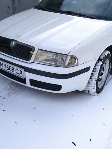 Белый Шкода Октавия, объемом двигателя 1.6 л и пробегом 250 тыс. км за 5550 $, фото 1 на Automoto.ua