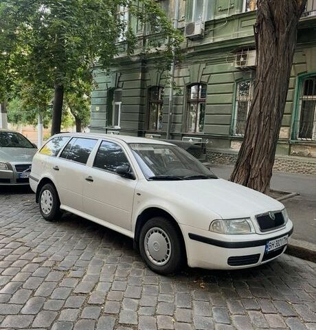 Белый Шкода Октавия, объемом двигателя 1.6 л и пробегом 2 тыс. км за 3211 $, фото 1 на Automoto.ua