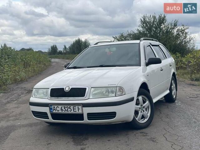 Белый Шкода Октавия, объемом двигателя 1.98 л и пробегом 301 тыс. км за 5500 $, фото 1 на Automoto.ua