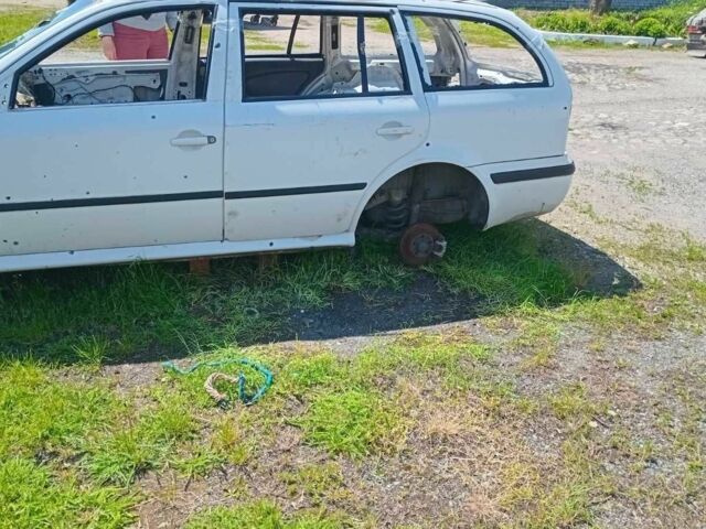 Белый Шкода Октавия, объемом двигателя 1.8 л и пробегом 150 тыс. км за 1000 $, фото 1 на Automoto.ua