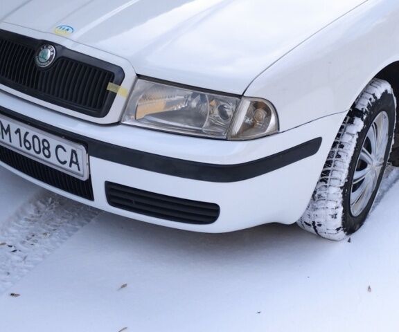 Белый Шкода Октавия, объемом двигателя 1.6 л и пробегом 250 тыс. км за 5550 $, фото 1 на Automoto.ua