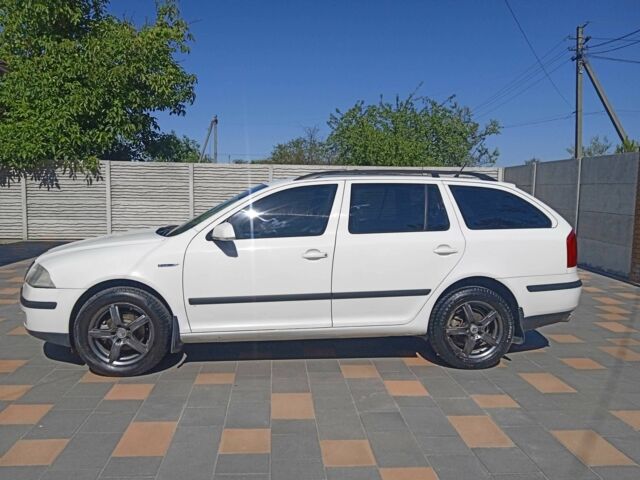 Белый Шкода Октавия, объемом двигателя 1.6 л и пробегом 360 тыс. км за 4900 $, фото 1 на Automoto.ua