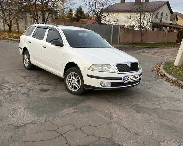 Білий Шкода Октавія, об'ємом двигуна 1.6 л та пробігом 262 тис. км за 5699 $, фото 1 на Automoto.ua