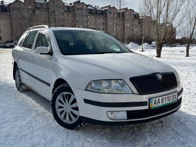 Белый Шкода Октавия, объемом двигателя 1.6 л и пробегом 257 тыс. км за 4500 $, фото 1 на Automoto.ua