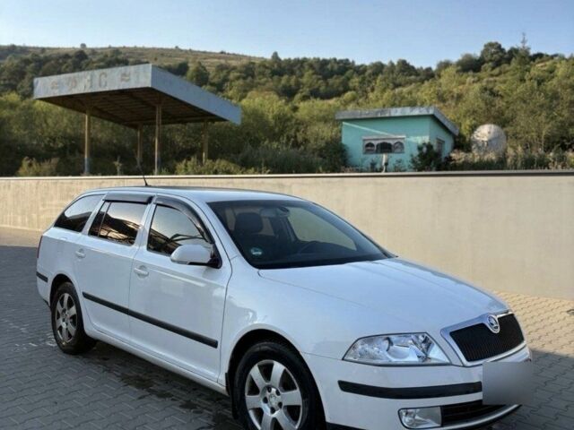 Белый Шкода Октавия, объемом двигателя 2 л и пробегом 310 тыс. км за 5305 $, фото 1 на Automoto.ua