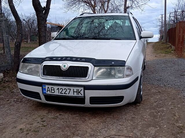Белый Шкода Октавия, объемом двигателя 16 л и пробегом 308 тыс. км за 4500 $, фото 1 на Automoto.ua