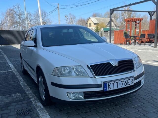 Белый Шкода Октавия, объемом двигателя 1.9 л и пробегом 300 тыс. км за 2950 $, фото 1 на Automoto.ua