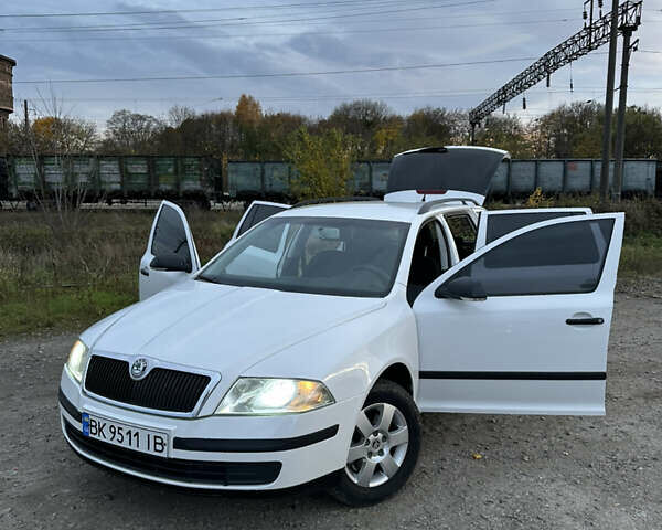 Шкода Октавия 2006 в Радивилове на Automoto.ua Белый Шкода Октавия, объемом двигателя 1.9 л и пробегом 332 тыс. км за 5500 $, фото 1 на Automoto.ua