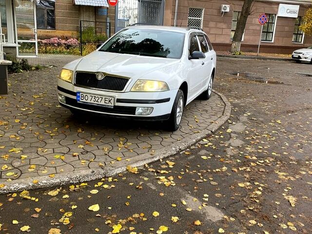 Білий Шкода Октавія, об'ємом двигуна 1.6 л та пробігом 26000 тис. км за 5800 $, фото 1 на Automoto.ua