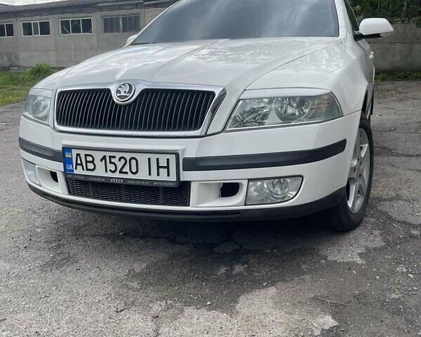 Белый Шкода Октавия, объемом двигателя 1.97 л и пробегом 230 тыс. км за 6200 $, фото 1 на Automoto.ua