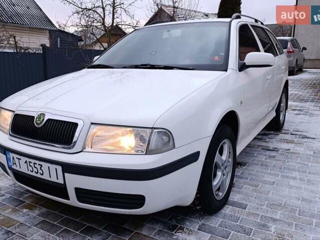 Белый Шкода Октавия, объемом двигателя 1.6 л и пробегом 286 тыс. км за 4350 $, фото 1 на Automoto.ua