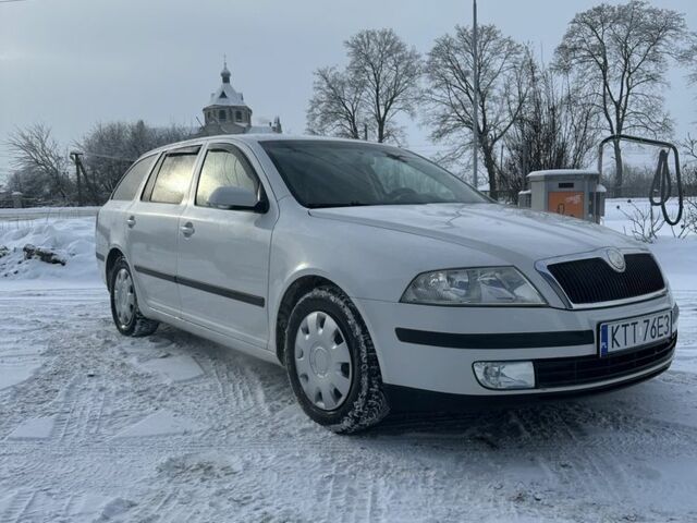 Белый Шкода Октавия, объемом двигателя 1.9 л и пробегом 374 тыс. км за 2950 $, фото 1 на Automoto.ua