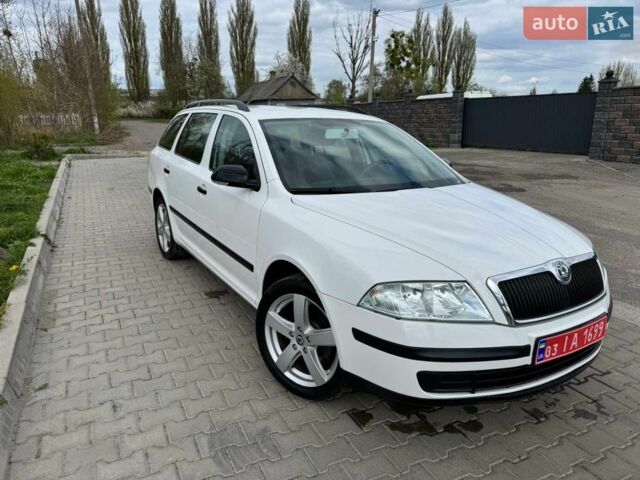 Белый Шкода Октавия, объемом двигателя 1.6 л и пробегом 251 тыс. км за 5750 $, фото 1 на Automoto.ua
