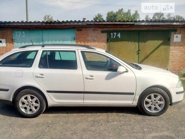 Белый Шкода Октавия, объемом двигателя 1.97 л и пробегом 250 тыс. км за 4500 $, фото 1 на Automoto.ua