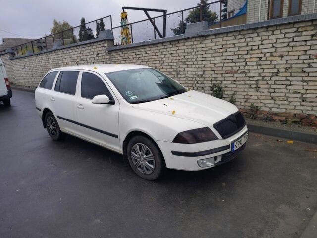 Белый Шкода Октавия, объемом двигателя 2 л и пробегом 300 тыс. км за 2100 $, фото 1 на Automoto.ua
