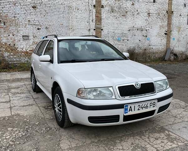 Белый Шкода Октавия, объемом двигателя 1.6 л и пробегом 250 тыс. км за 5700 $, фото 1 на Automoto.ua