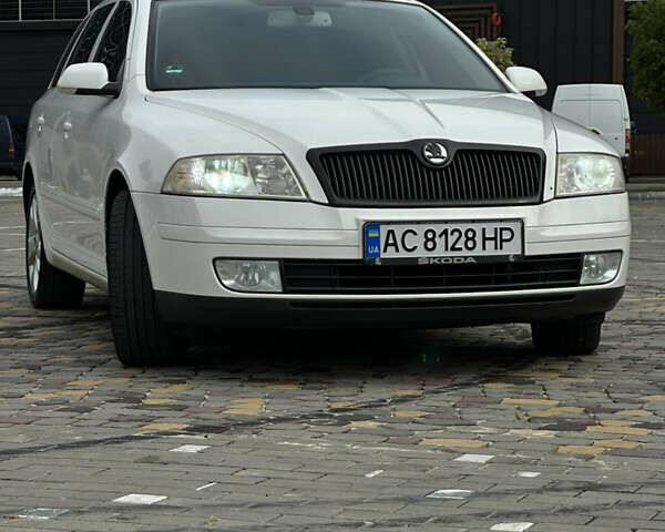 Белый Шкода Октавия, объемом двигателя 1.9 л и пробегом 230 тыс. км за 7000 $, фото 1 на Automoto.ua