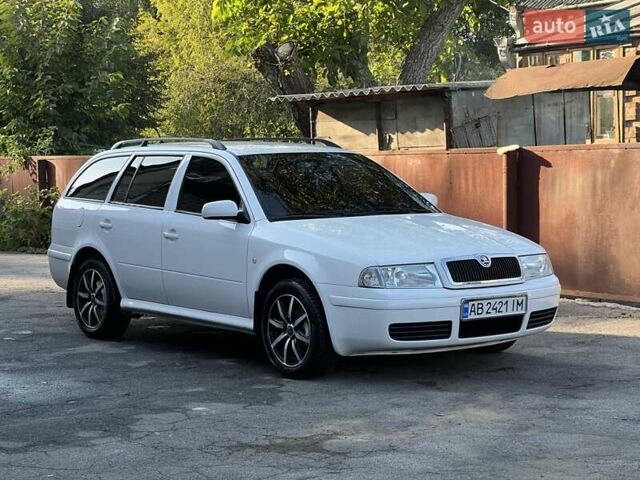Белый Шкода Октавия, объемом двигателя 1.6 л и пробегом 168 тыс. км за 5999 $, фото 1 на Automoto.ua