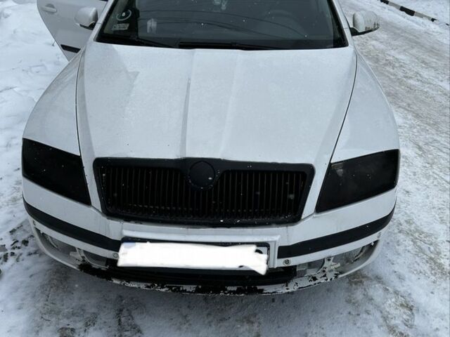 Белый Шкода Октавия, объемом двигателя 1.8 л и пробегом 230 тыс. км за 2850 $, фото 1 на Automoto.ua