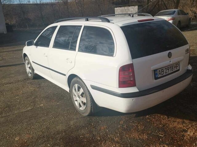 Белый Шкода Октавия, объемом двигателя 1 л и пробегом 280 тыс. км за 4600 $, фото 1 на Automoto.ua