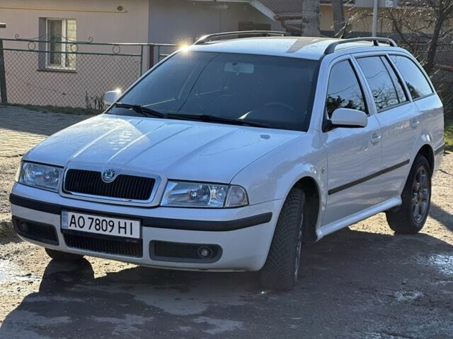 Белый Шкода Октавия, объемом двигателя 1.6 л и пробегом 210 тыс. км за 4800 $, фото 1 на Automoto.ua