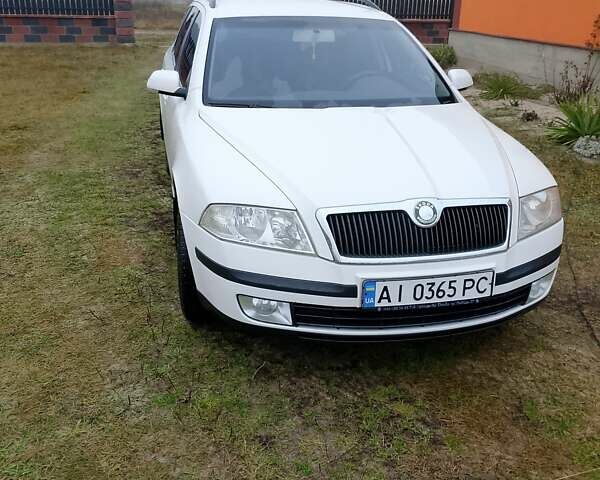 Белый Шкода Октавия, объемом двигателя 2 л и пробегом 250 тыс. км за 4450 $, фото 1 на Automoto.ua