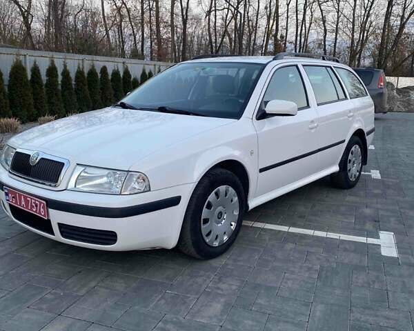 Белый Шкода Октавия, объемом двигателя 1.6 л и пробегом 173 тыс. км за 5650 $, фото 1 на Automoto.ua
