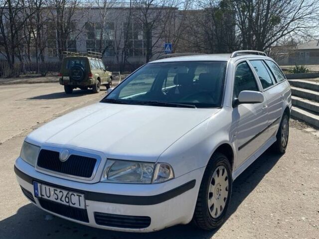 Белый Шкода Октавия, объемом двигателя 1.6 л и пробегом 200 тыс. км за 2000 $, фото 1 на Automoto.ua