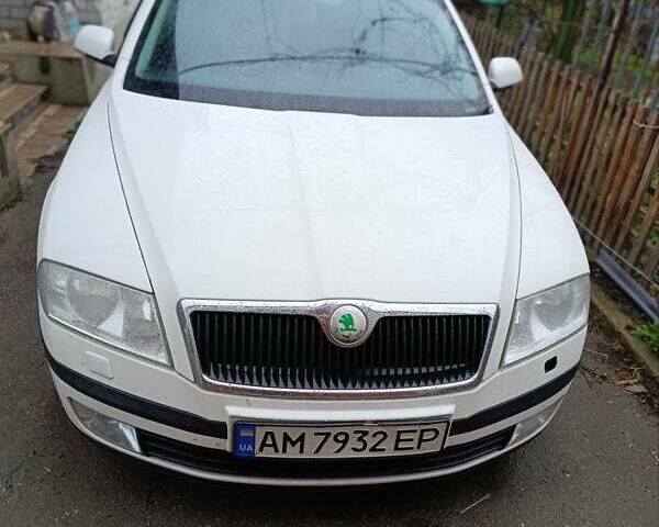 Белый Шкода Октавия, объемом двигателя 1.8 л и пробегом 300 тыс. км за 5750 $, фото 1 на Automoto.ua