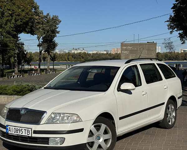 Белый Шкода Октавия, объемом двигателя 1.9 л и пробегом 225 тыс. км за 6500 $, фото 1 на Automoto.ua
