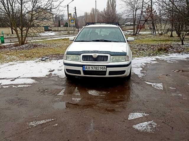 Белый Шкода Октавия, объемом двигателя 1.6 л и пробегом 25800 тыс. км за 5200 $, фото 1 на Automoto.ua