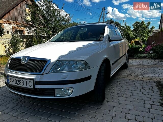 Білий Шкода Октавія, об'ємом двигуна 1.6 л та пробігом 235 тис. км за 6300 $, фото 1 на Automoto.ua