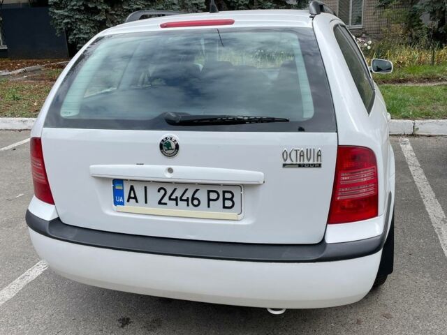 Белый Шкода Октавия, объемом двигателя 1.6 л и пробегом 250 тыс. км за 5700 $, фото 1 на Automoto.ua