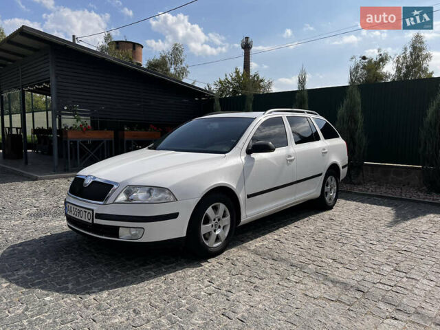 Білий Шкода Октавія, об'ємом двигуна 1.6 л та пробігом 307 тис. км за 5500 $, фото 1 на Automoto.ua