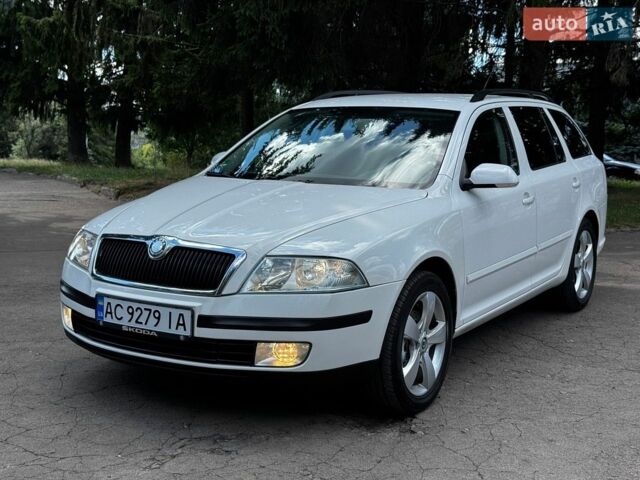 Белый Шкода Октавия, объемом двигателя 1.8 л и пробегом 205 тыс. км за 5900 $, фото 1 на Automoto.ua