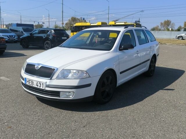 Белый Шкода Октавия, объемом двигателя 1.9 л и пробегом 337 тыс. км за 2700 $, фото 1 на Automoto.ua