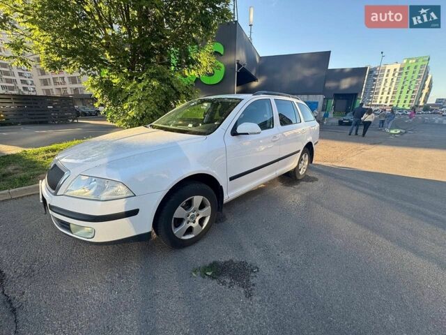 Білий Шкода Октавія, об'ємом двигуна 1.6 л та пробігом 252 тис. км за 5500 $, фото 1 на Automoto.ua