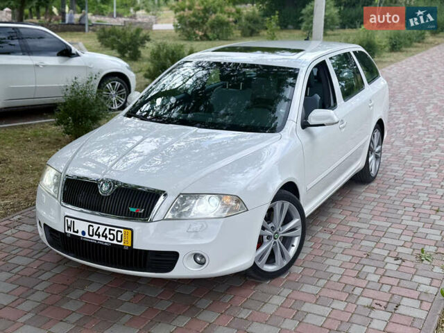Белый Шкода Октавия, объемом двигателя 2 л и пробегом 269 тыс. км за 9250 $, фото 1 на Automoto.ua