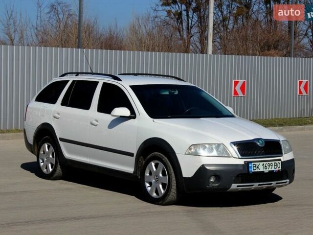 Белый Шкода Октавия, объемом двигателя 1.98 л и пробегом 344 тыс. км за 5600 $, фото 1 на Automoto.ua